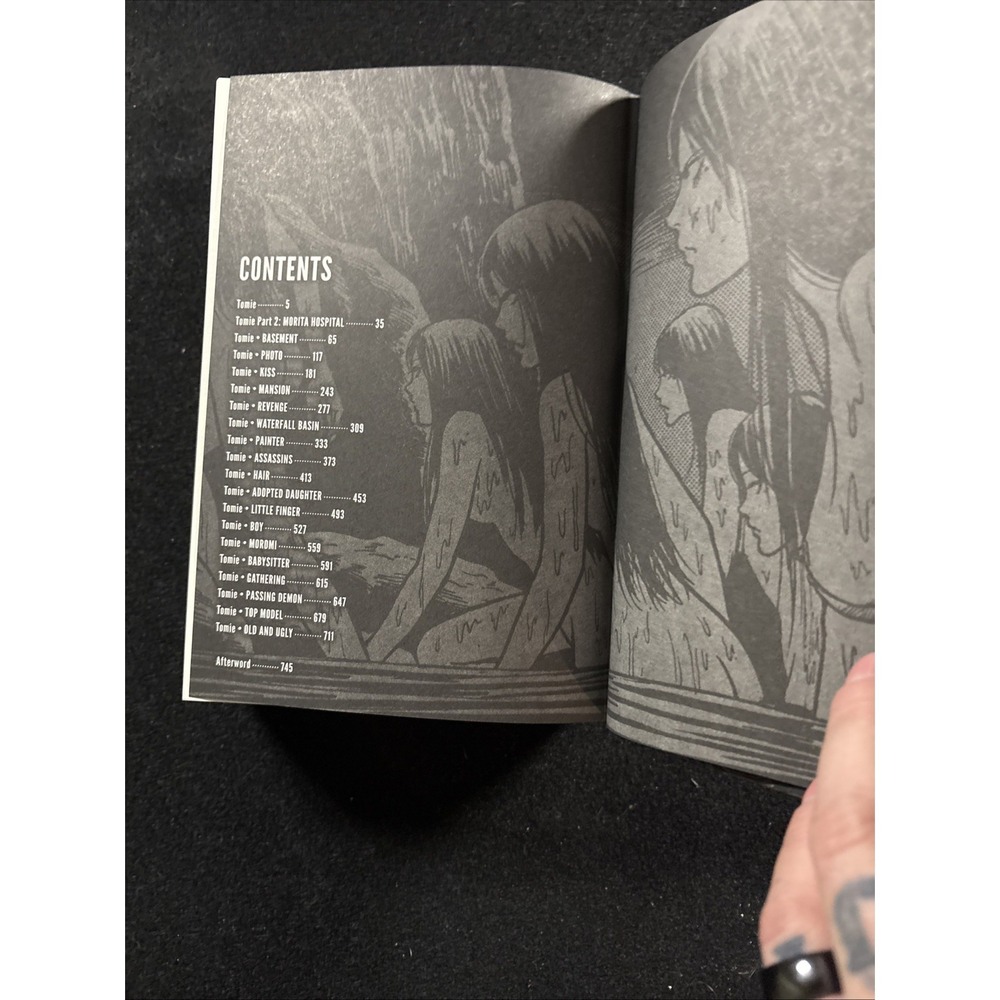 Junji Ito Tomie Hardcover VIZ Media Manga Horror Graphic Novel English - Picture 2 of 4
